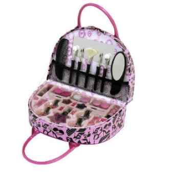 Makeup Artist Kits on Bratz Girls Are All About Fashion And Looking Fabulous  And The Bratz